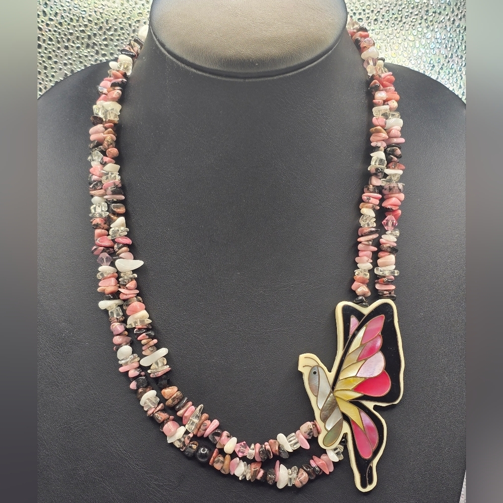 Vintage Lee Sands Mother of Pearl Butterfly Pendant Stone Chip Beaded Necklace